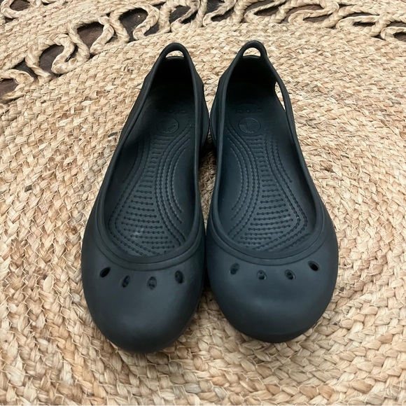 CROCS Kadee Flats Women shoe 9 Black Casual Comfort Work Non Slip Ballet Dots - Picture 2 of 4